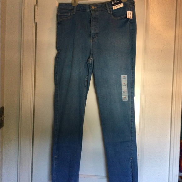 Old Navy Rockstar Super Skinny - Picture 11 of 11